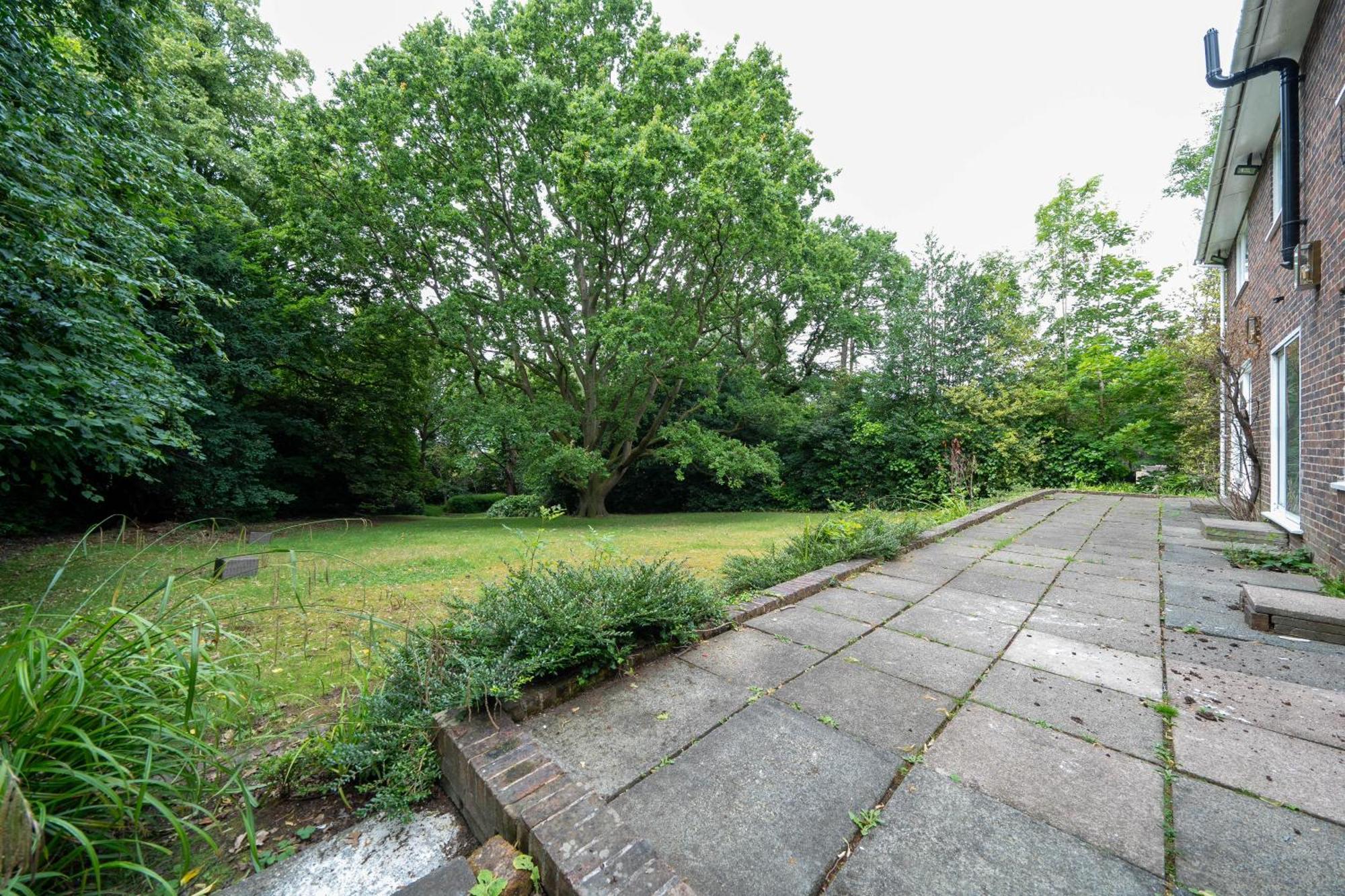 House On The Hill Villa Harrow on the Hill Exterior photo